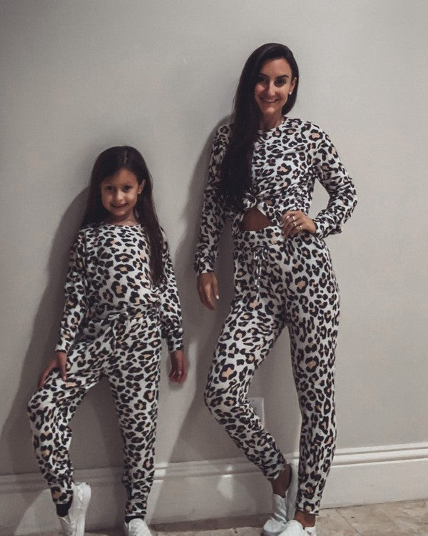 Toddler Leopard Lounge Set - Top and Joggers Photo five