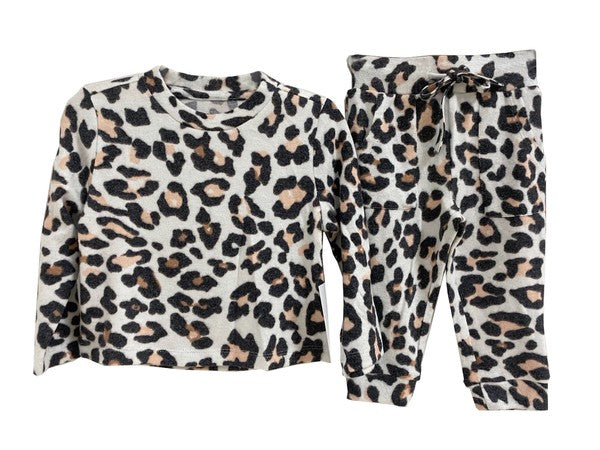 Toddler Leopard Lounge Set - Top and Joggers Photo four